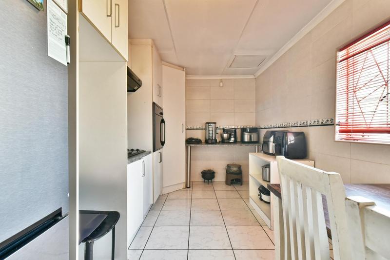 4 Bedroom Property for Sale in General Albertspark Gauteng