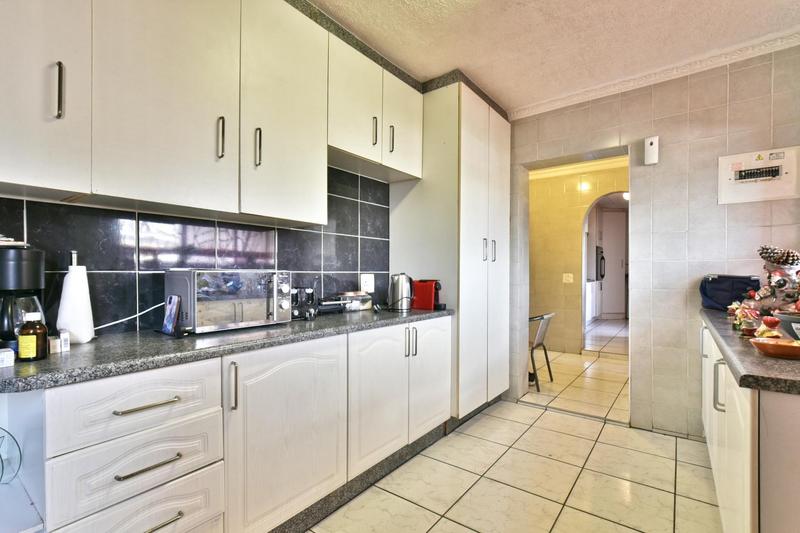 4 Bedroom Property for Sale in General Albertspark Gauteng