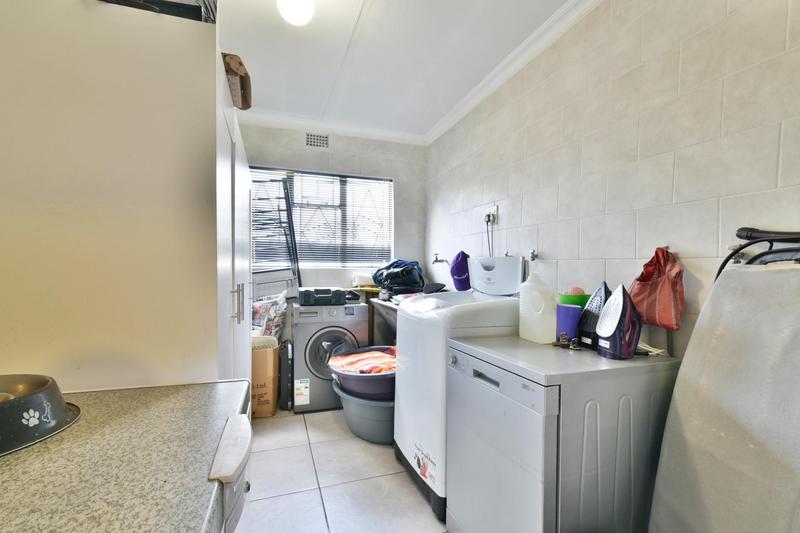 4 Bedroom Property for Sale in General Albertspark Gauteng