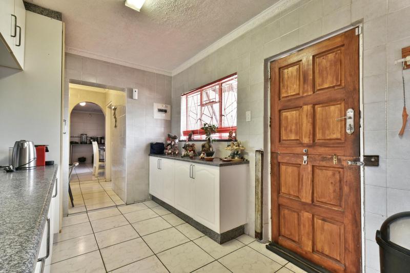 4 Bedroom Property for Sale in General Albertspark Gauteng