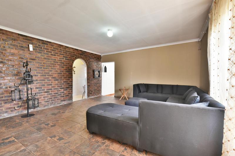 4 Bedroom Property for Sale in General Albertspark Gauteng