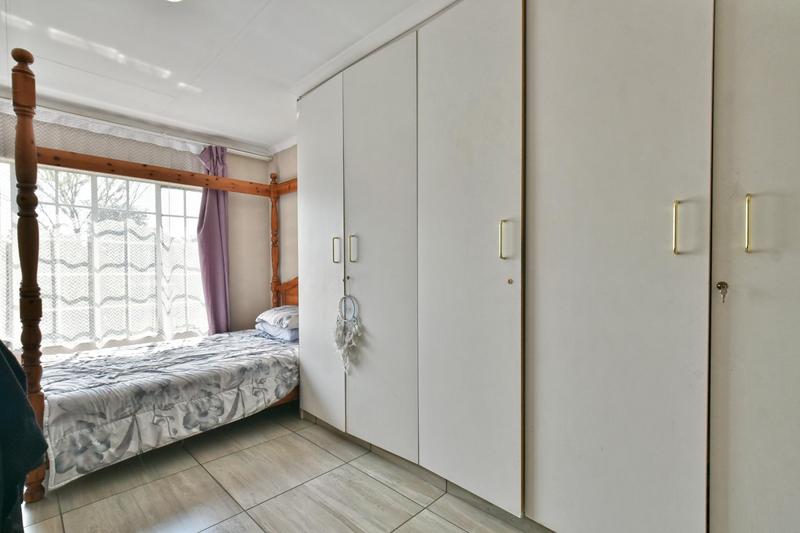 4 Bedroom Property for Sale in General Albertspark Gauteng