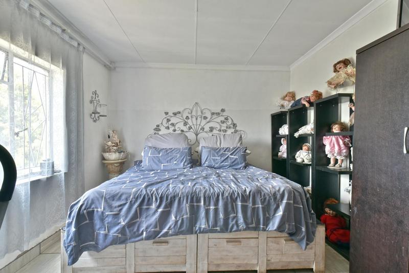 4 Bedroom Property for Sale in General Albertspark Gauteng