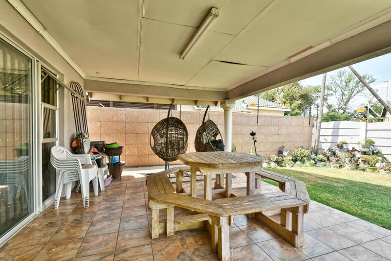 4 Bedroom Property for Sale in General Albertspark Gauteng