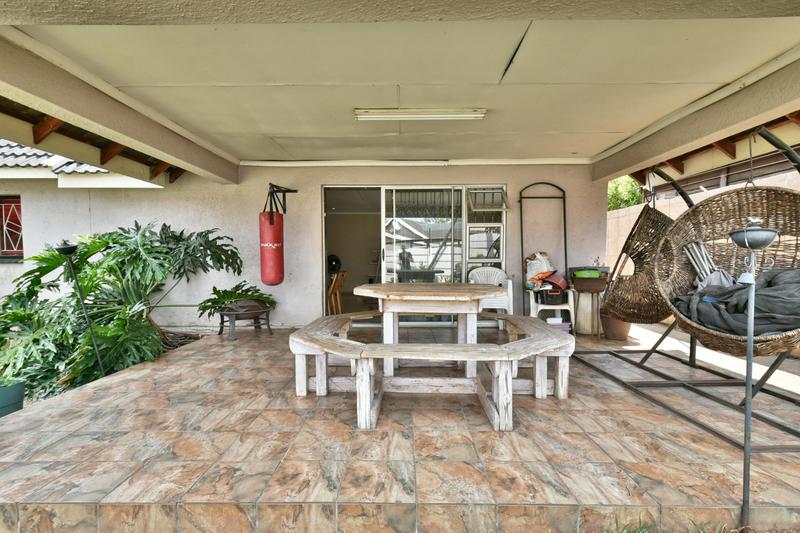 4 Bedroom Property for Sale in General Albertspark Gauteng