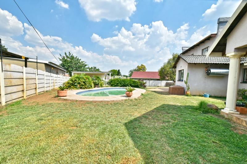 4 Bedroom Property for Sale in General Albertspark Gauteng
