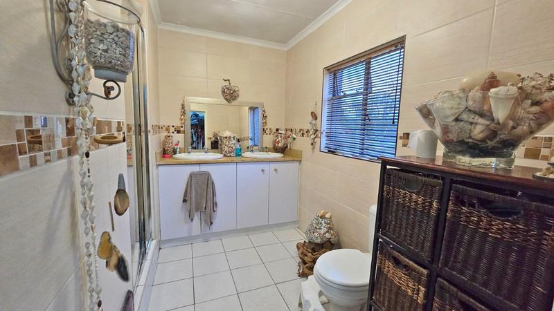 4 Bedroom Property for Sale in General Albertspark Gauteng