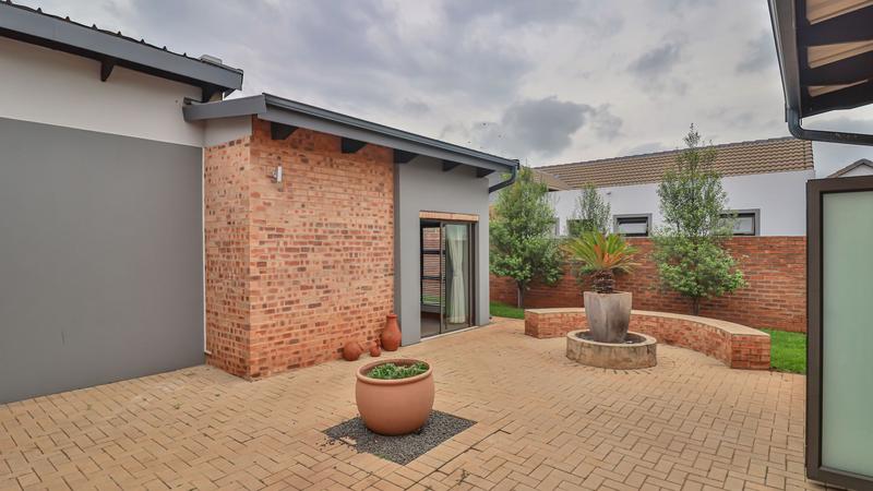4 Bedroom Property for Sale in Midstream Ridge Gauteng