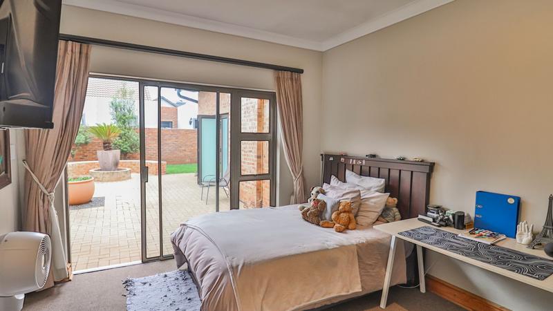 4 Bedroom Property for Sale in Midstream Ridge Gauteng