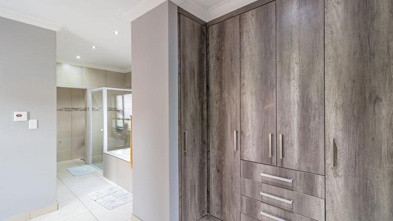 4 Bedroom Property for Sale in Midstream Ridge Gauteng