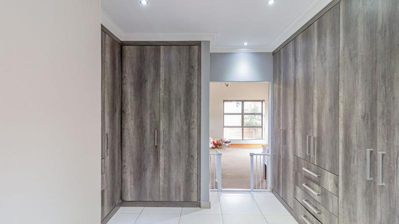 4 Bedroom Property for Sale in Midstream Ridge Gauteng