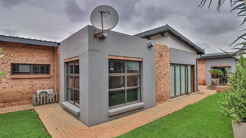 4 Bedroom Property for Sale in Midstream Ridge Gauteng