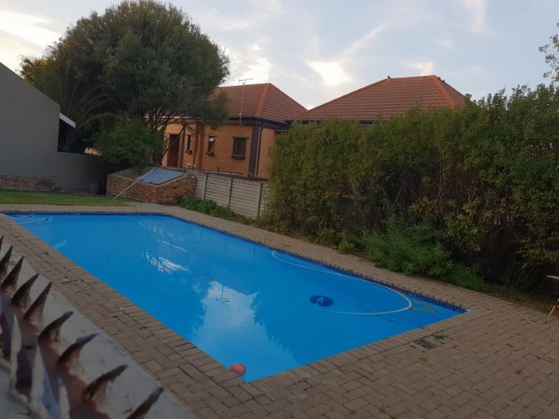 To Let 2 Bedroom Property for Rent in Sundowner Gauteng