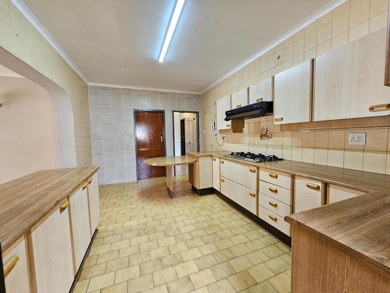 5 Bedroom Property for Sale in Constantia Kloof Gauteng