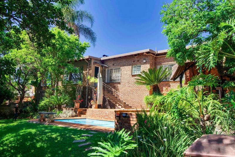 4 Bedroom Property for Sale in Helderkruin Gauteng