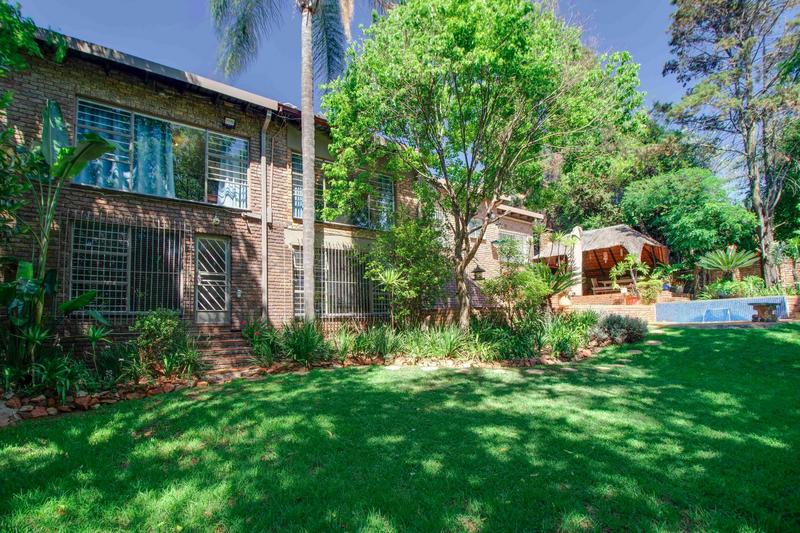 4 Bedroom Property for Sale in Helderkruin Gauteng