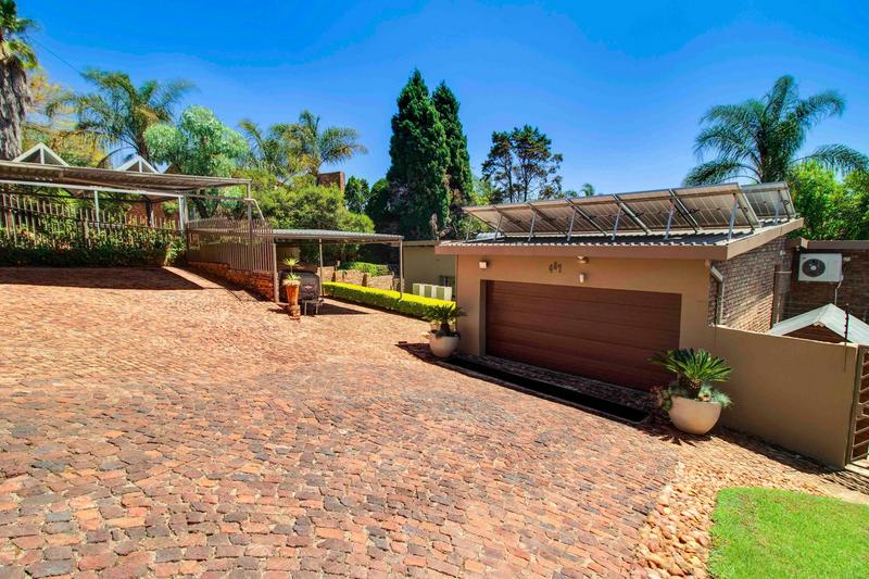 4 Bedroom Property for Sale in Helderkruin Gauteng