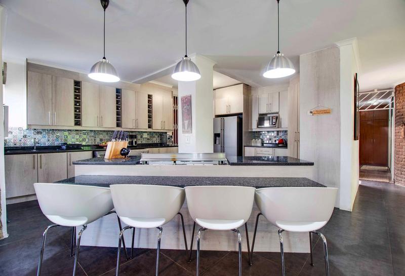 4 Bedroom Property for Sale in Helderkruin Gauteng