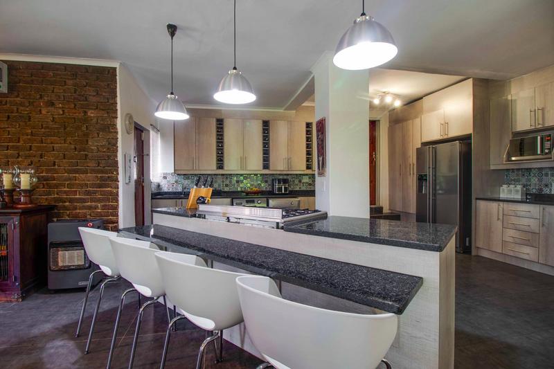 4 Bedroom Property for Sale in Helderkruin Gauteng