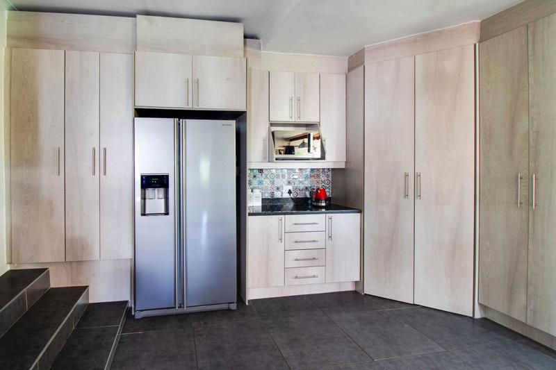 4 Bedroom Property for Sale in Helderkruin Gauteng