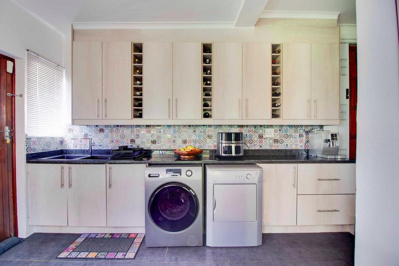 4 Bedroom Property for Sale in Helderkruin Gauteng