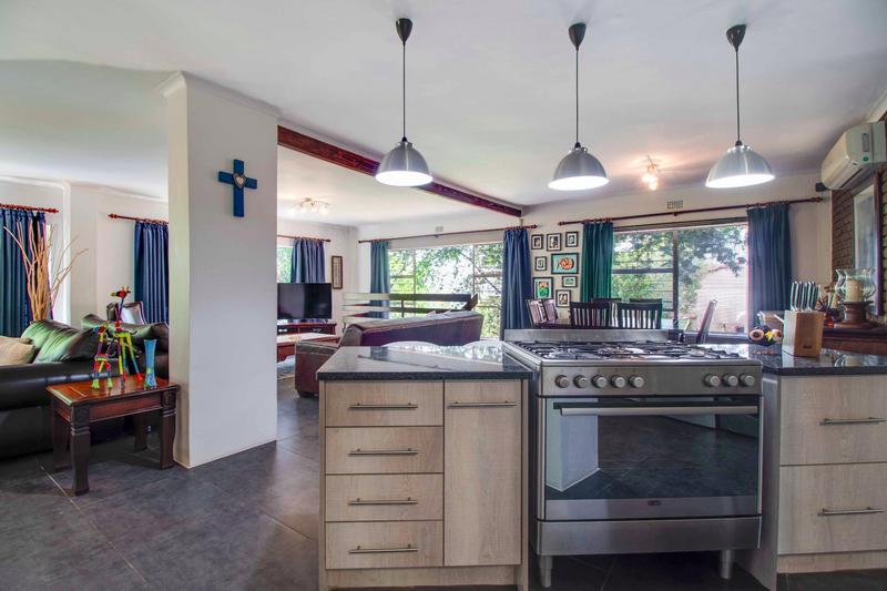 4 Bedroom Property for Sale in Helderkruin Gauteng