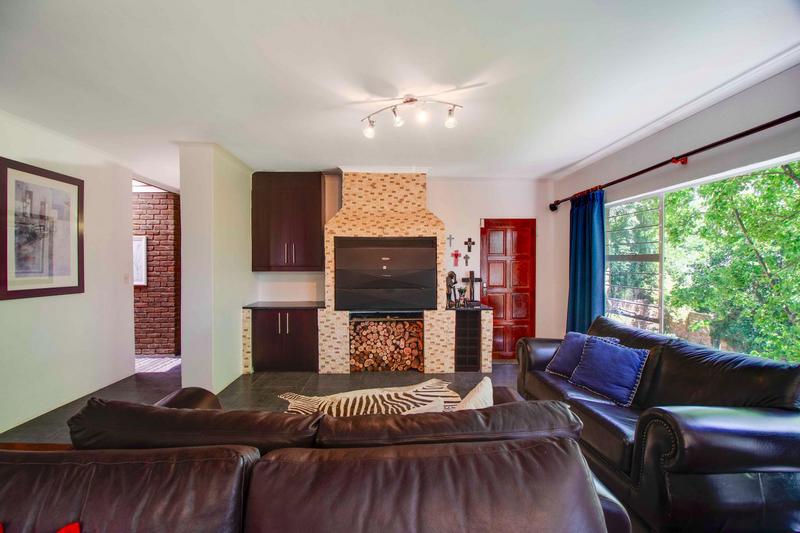 4 Bedroom Property for Sale in Helderkruin Gauteng