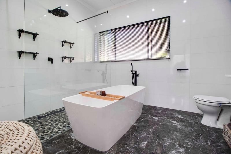 4 Bedroom Property for Sale in Helderkruin Gauteng