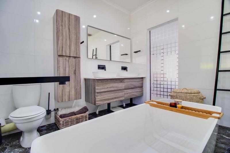 4 Bedroom Property for Sale in Helderkruin Gauteng