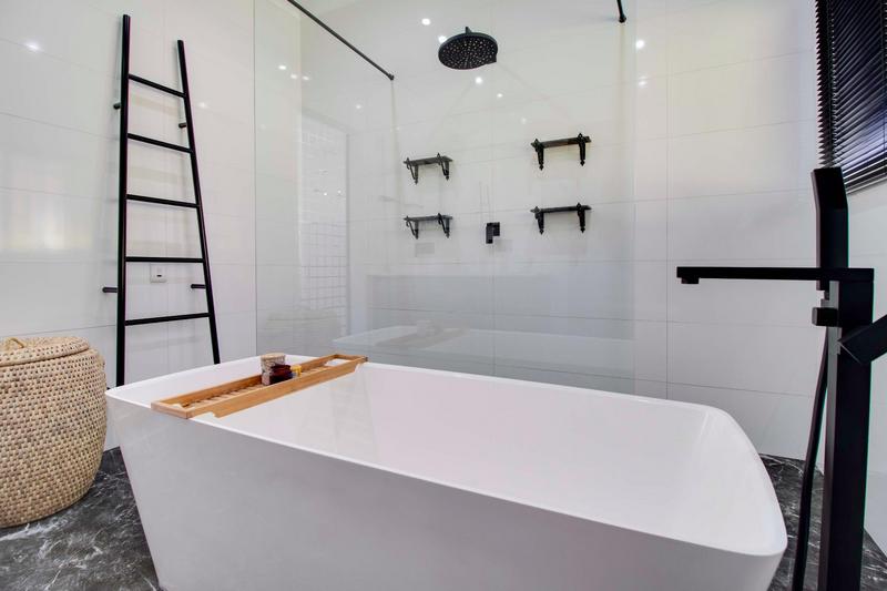 4 Bedroom Property for Sale in Helderkruin Gauteng