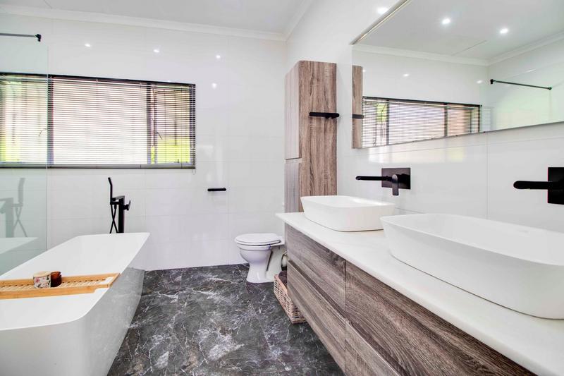 4 Bedroom Property for Sale in Helderkruin Gauteng