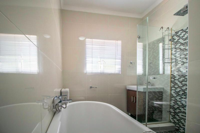 4 Bedroom Property for Sale in Helderkruin Gauteng