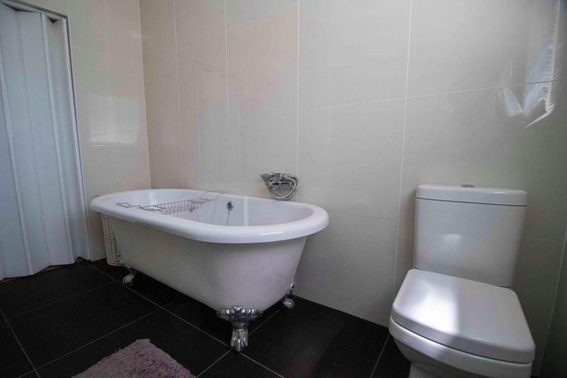 4 Bedroom Property for Sale in Helderkruin Gauteng