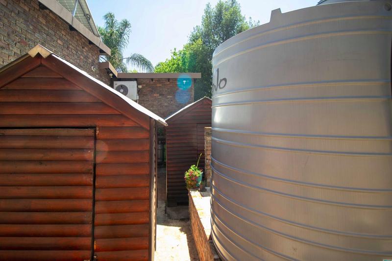 4 Bedroom Property for Sale in Helderkruin Gauteng