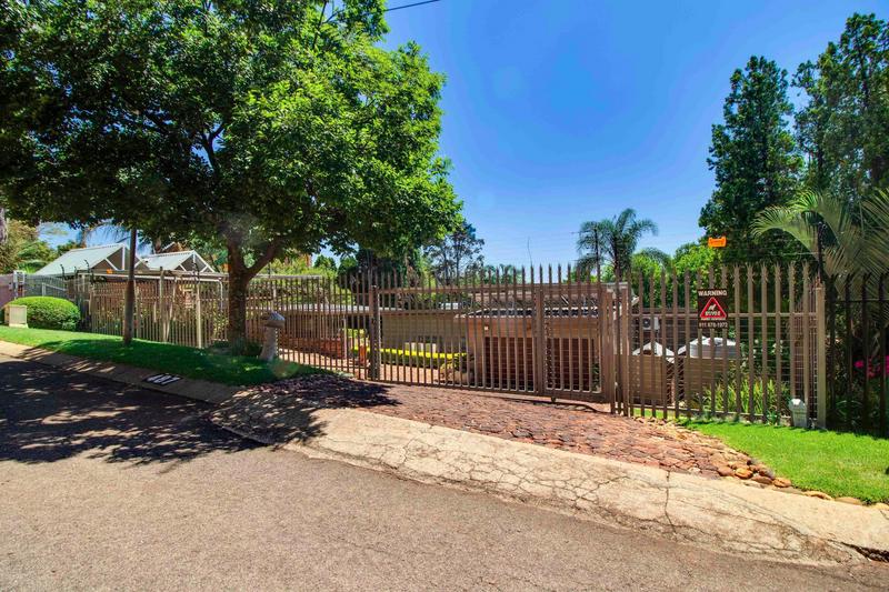 4 Bedroom Property for Sale in Helderkruin Gauteng