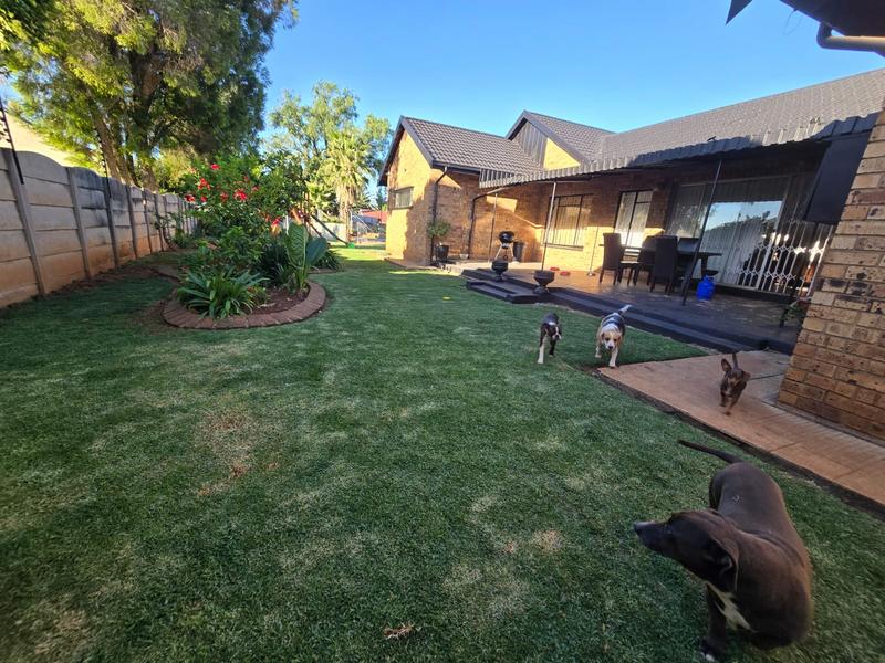 4 Bedroom Property for Sale in Edelweiss Gauteng
