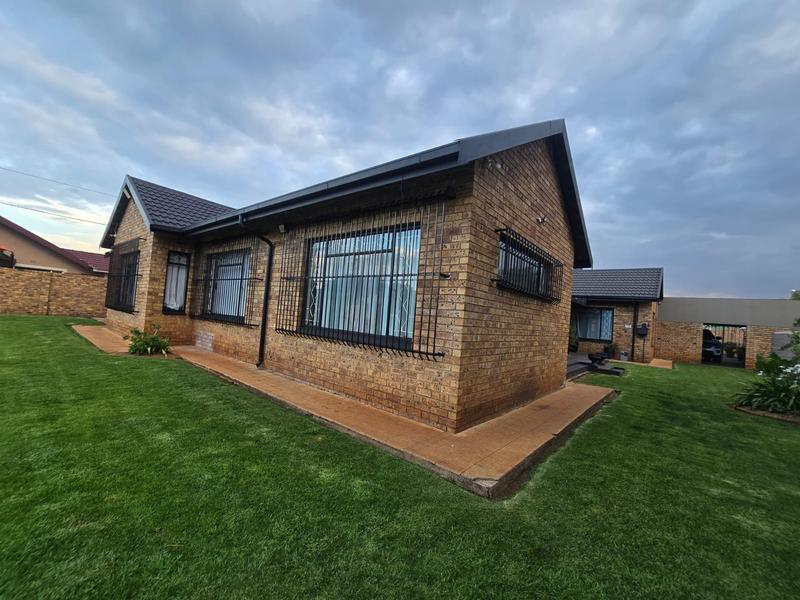4 Bedroom Property for Sale in Edelweiss Gauteng