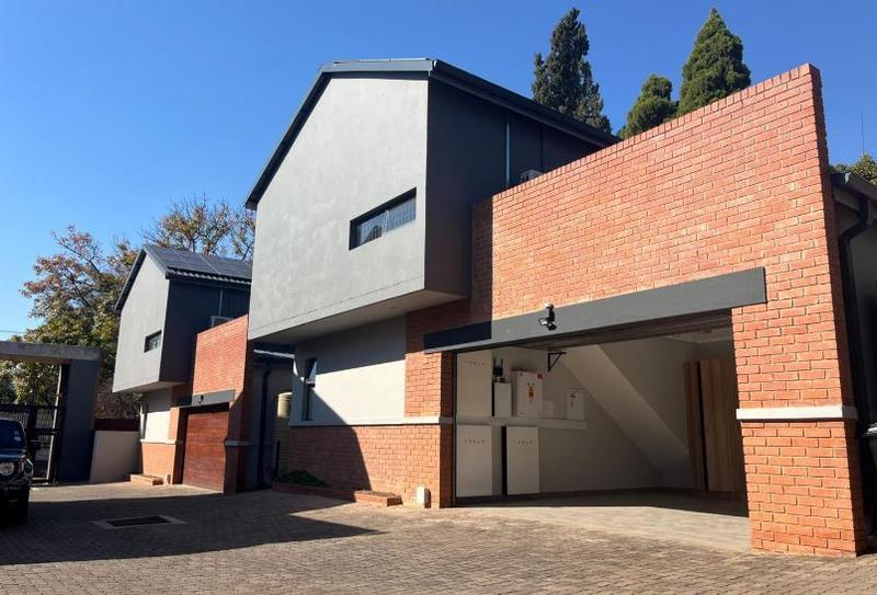 To Let 3 Bedroom Property for Rent in Ashlea Gardens Gauteng