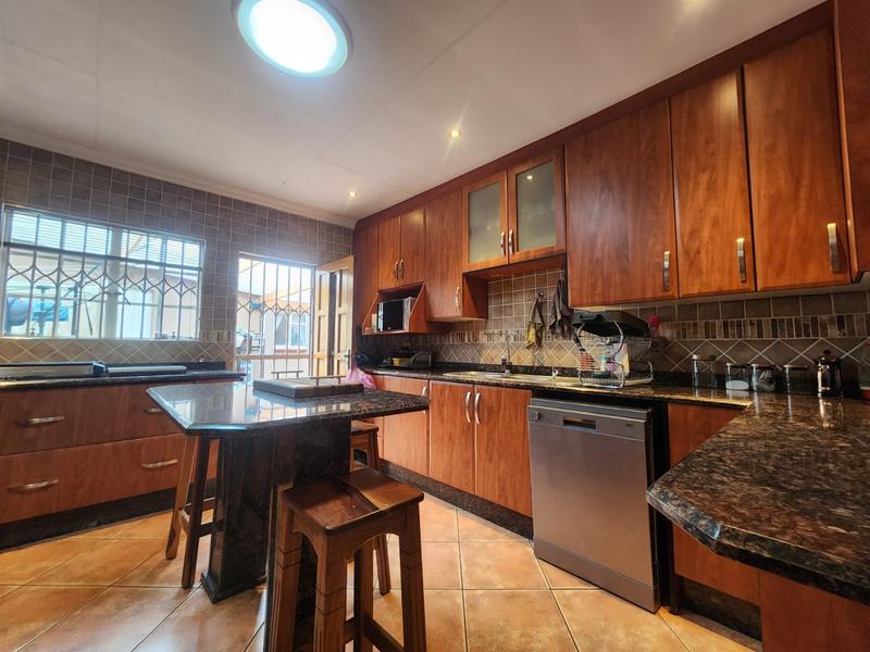 3 Bedroom Property for Sale in Brackenhurst Gauteng