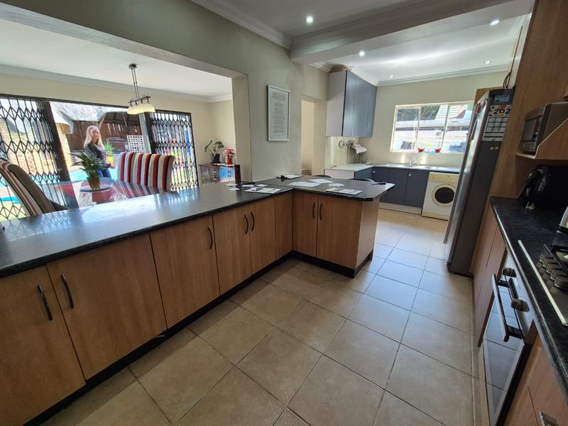 4 Bedroom Property for Sale in General Albertspark Gauteng