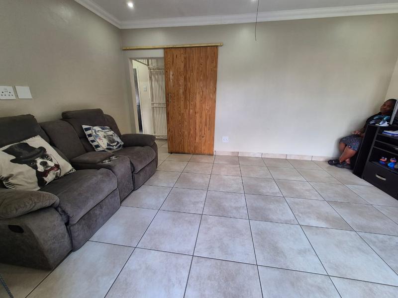 4 Bedroom Property for Sale in General Albertspark Gauteng
