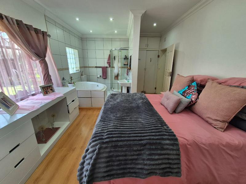 4 Bedroom Property for Sale in General Albertspark Gauteng