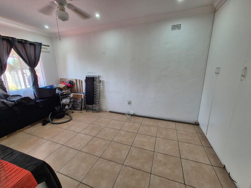 4 Bedroom Property for Sale in General Albertspark Gauteng