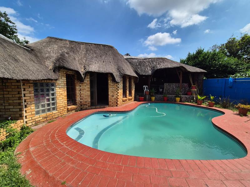 4 Bedroom Property for Sale in General Albertspark Gauteng