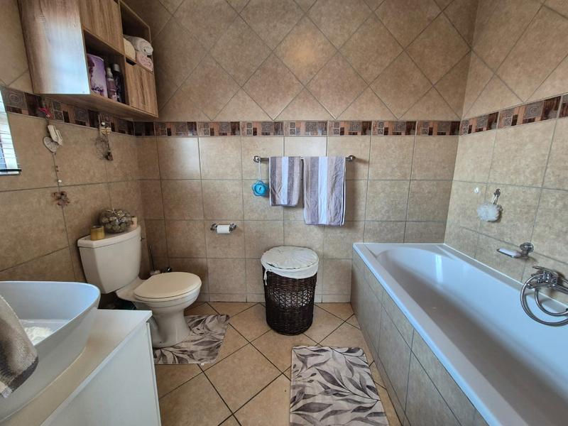 3 Bedroom Property for Sale in New Market Gauteng