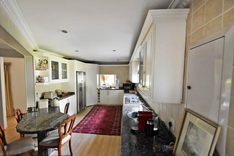 4 Bedroom Property for Sale in Benmore Gardens Gauteng