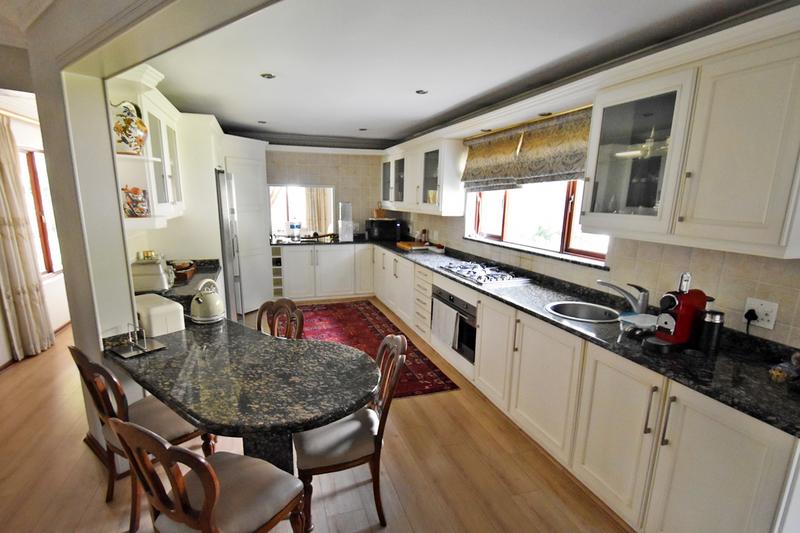 4 Bedroom Property for Sale in Benmore Gardens Gauteng