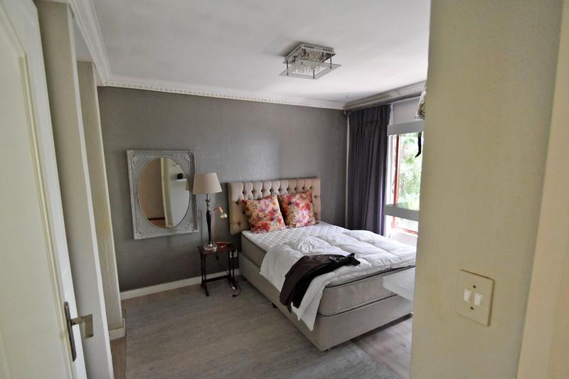 4 Bedroom Property for Sale in Benmore Gardens Gauteng