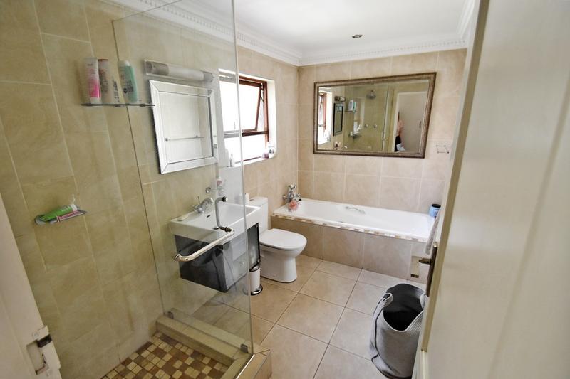 4 Bedroom Property for Sale in Benmore Gardens Gauteng
