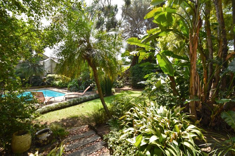 4 Bedroom Property for Sale in Benmore Gardens Gauteng